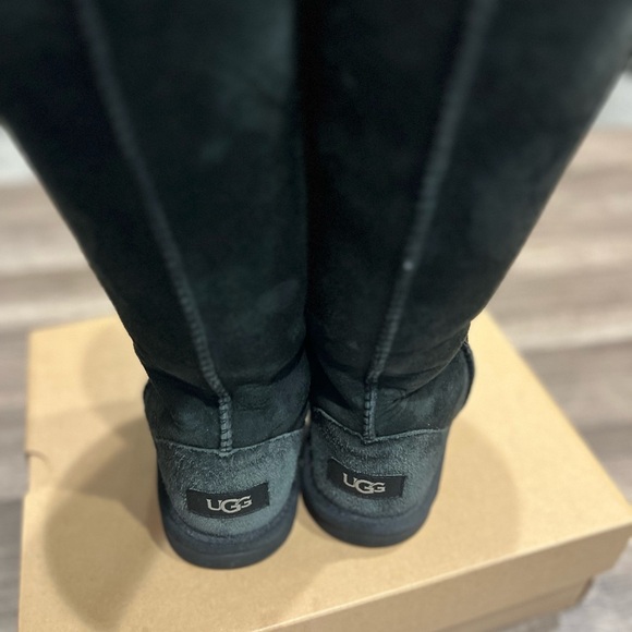 Uggs Black Classic Tall Boots Size 4 EUC Girls teens kids - Picture 4 of 9